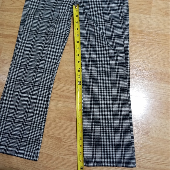 American Eagle cropped pants. Black plaid pattern. Size 0 short. EUC. - Picture 3 of 8